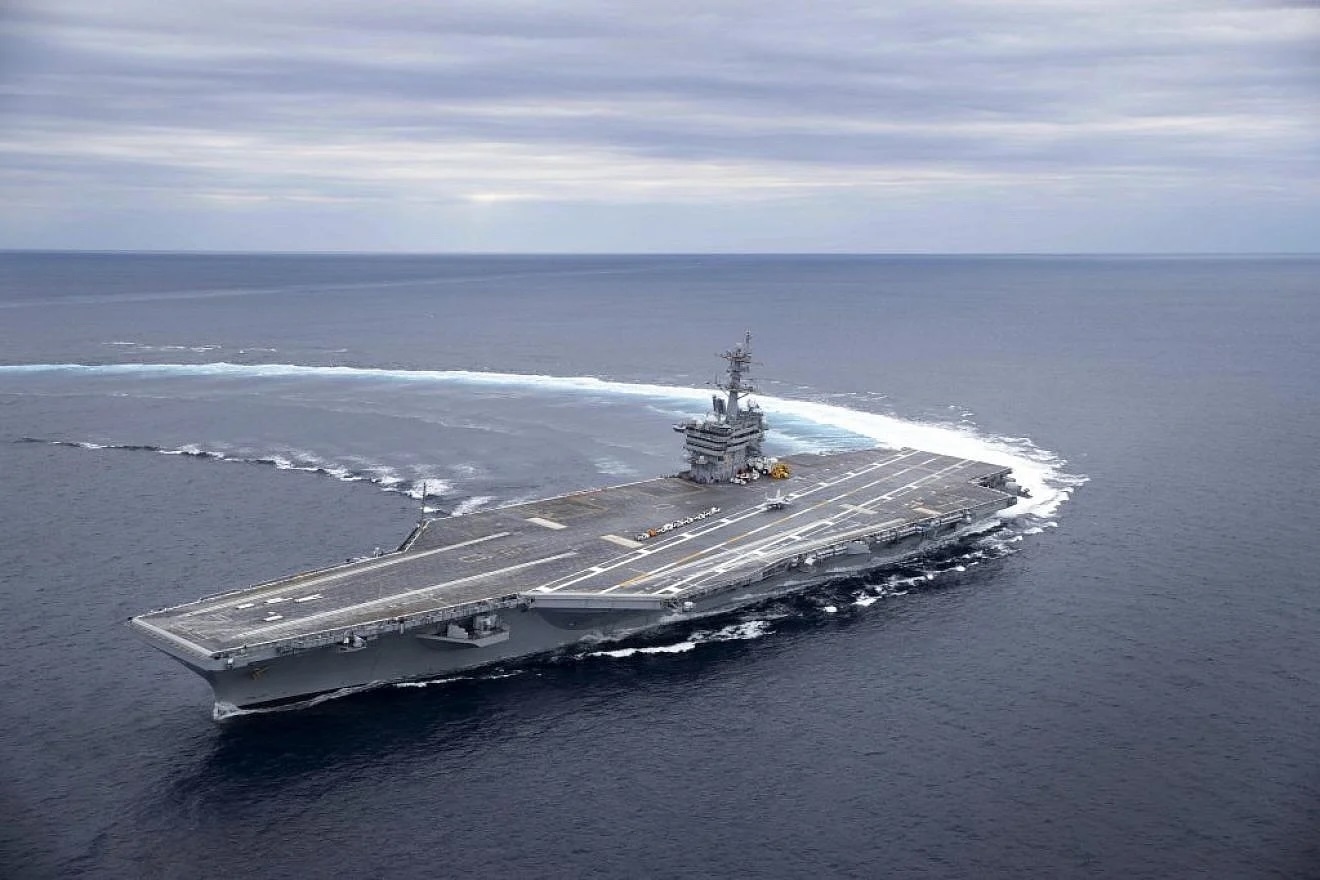 Атомный авианосец ВМС США «Авраам Линкольн»