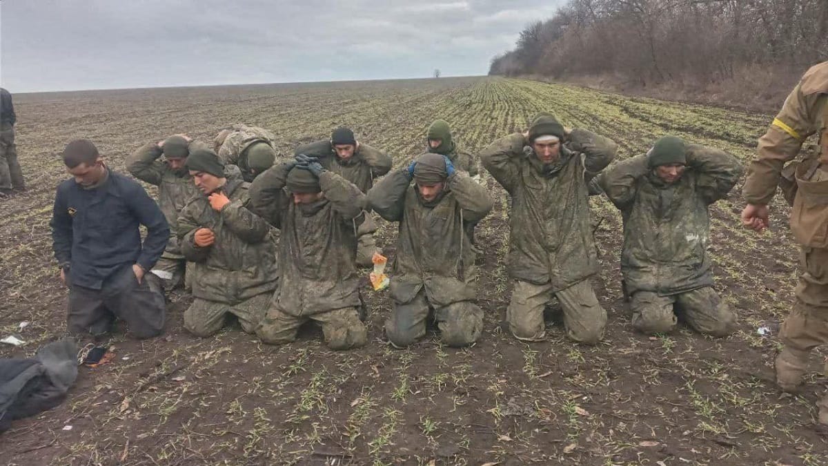В колониях и СИЗО в почти каждом регионе Украины сделали участки для российских военнопленных. На западе страны для них построили лагерь