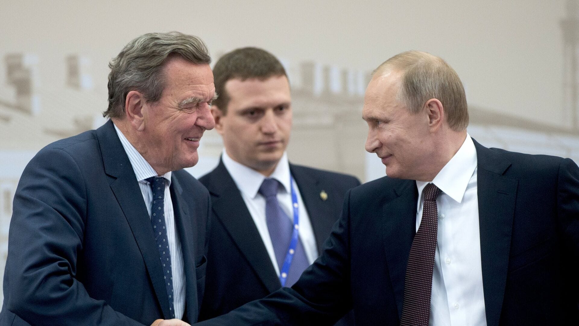 «Запуск „Северного потока 2“ — одно из условий Путина для окончания войны». Эксперт по газу и инвестициям о заявлениях Шредера