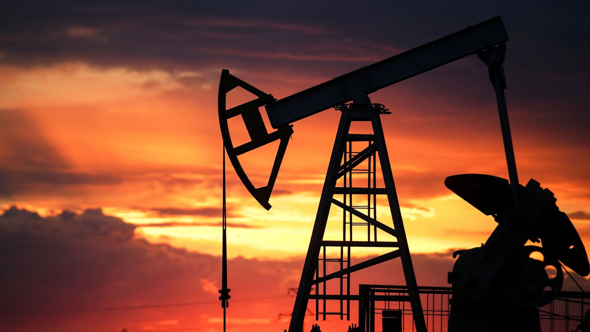 Цены на нефть опустились до опасного для российского бюджета уровня
