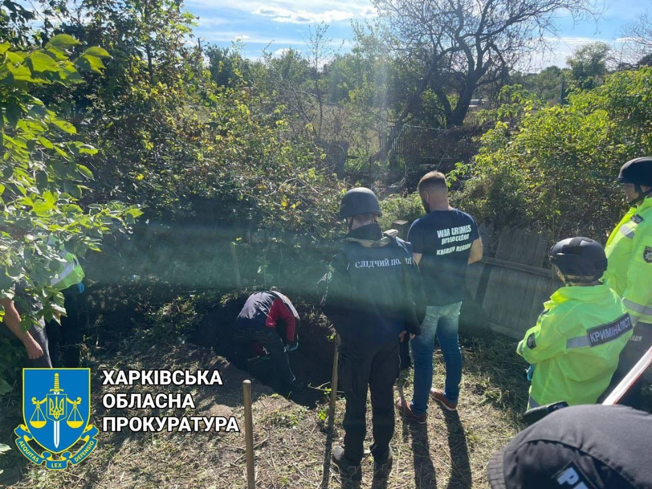Российские военные заставили мирного жителя в Харьковской области закопать два тела со следами пыток — Генпрокуратура Украины