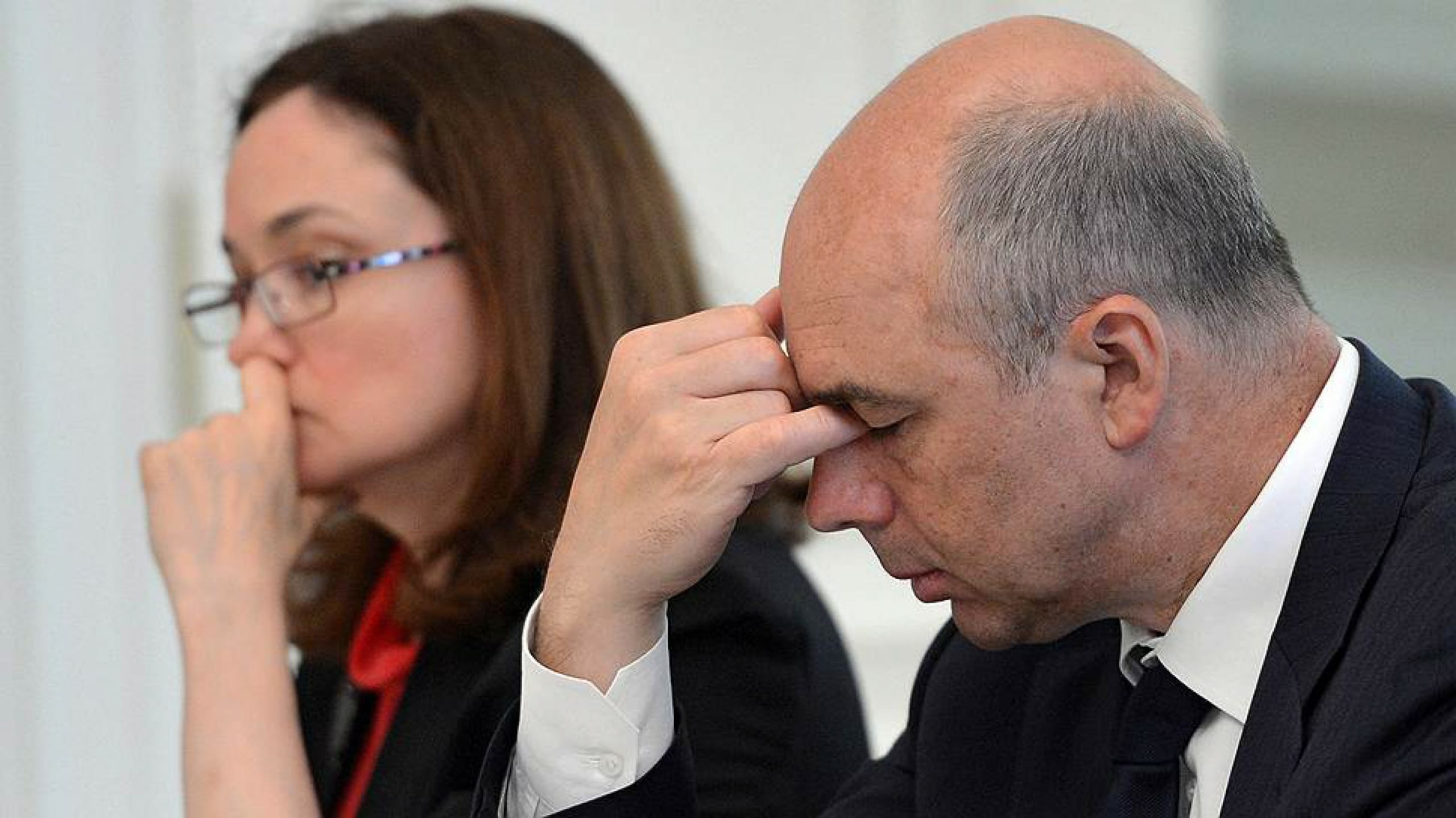 Российские власти передумали обваливать рубль