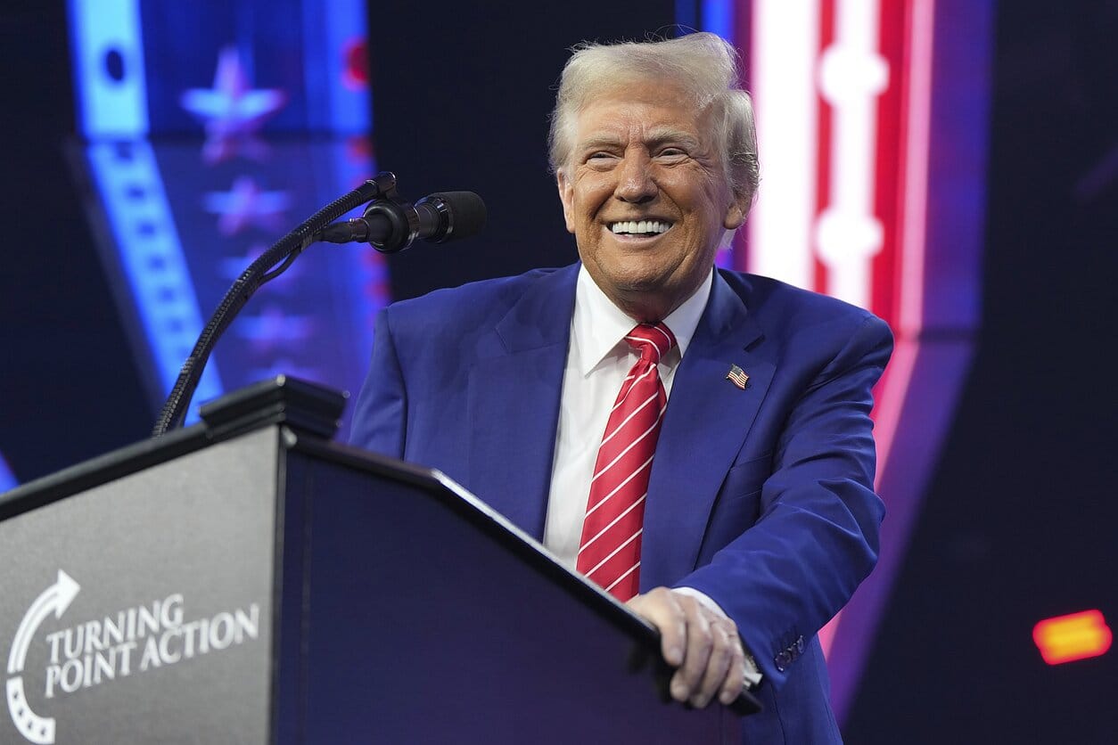 Трамп приостановил программы помощи другим странам