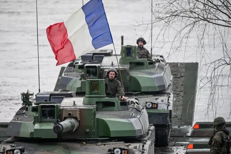 Британия и Франция планируют разместить в Украине 30 тысяч военных для контроля за перемирием, заручившись поддержкой США — Bloomberg