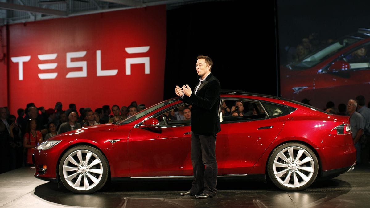 Продажи Tesla в ЕС упали в два раза. При этом рынок электромобилей в Европе продолжает расти