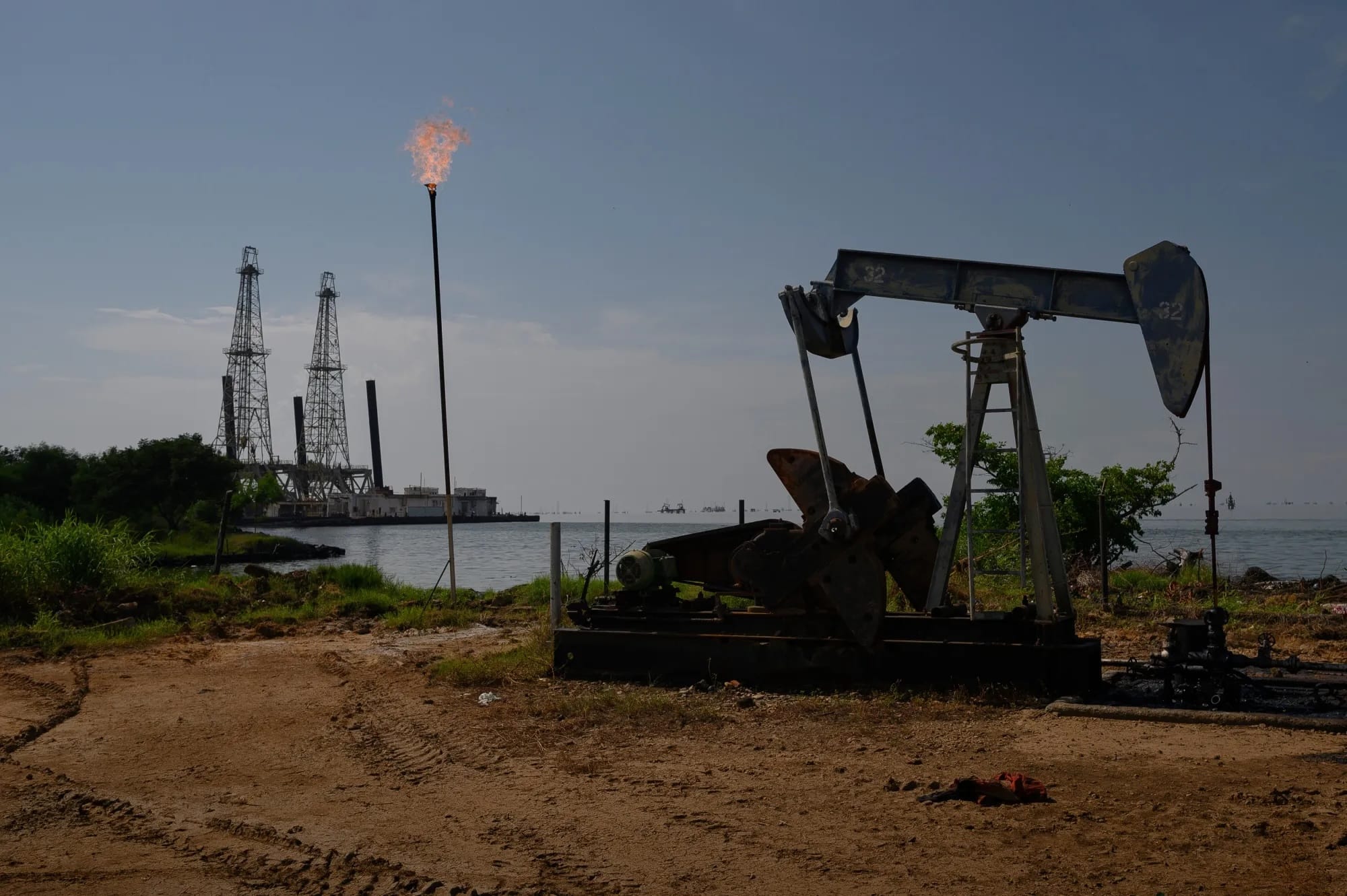 США разрешили Китаю покупать венесуэльскую нефть по рыночным ценам, а не заниженным, как это было при Мадуро — Reuters