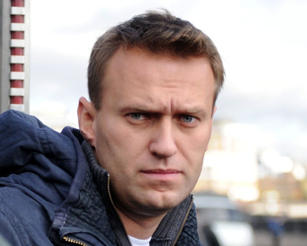 Навальному выдали загранпаспорт