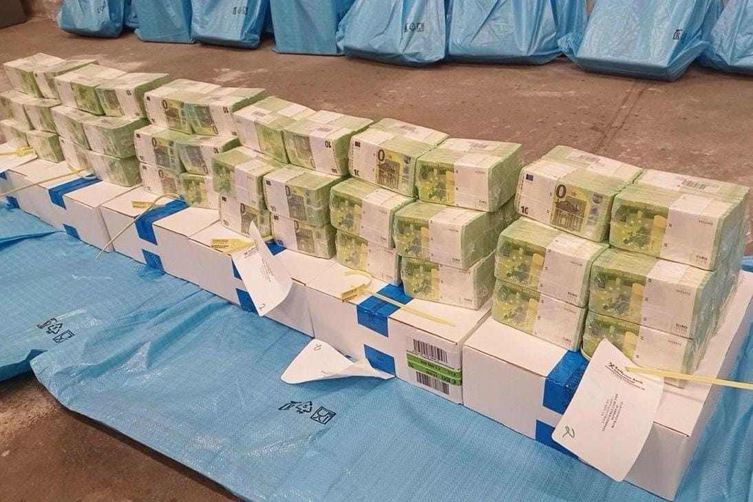 Изъятые в Венгрии $40 млн, €35 млн и золото «Ощадбанка» возвращены Украине — Зеленский