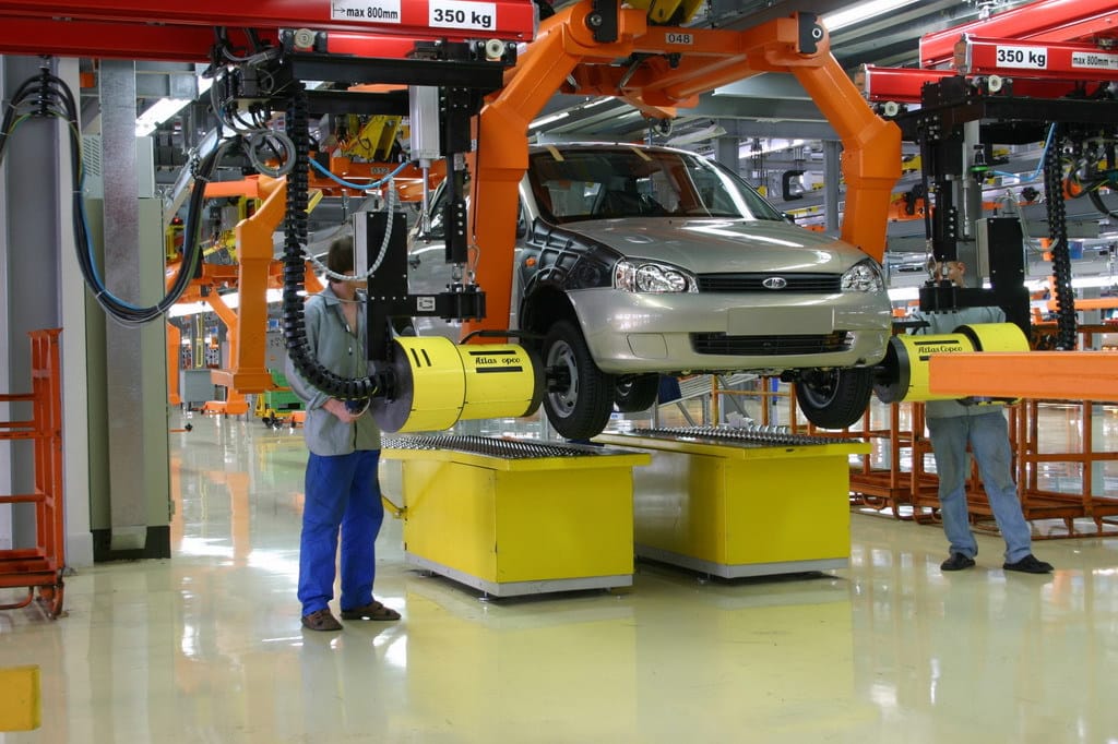 АвтоВАЗ, ГАЗ и КАМАЗ хотят организовать сборку своих машин в Иране