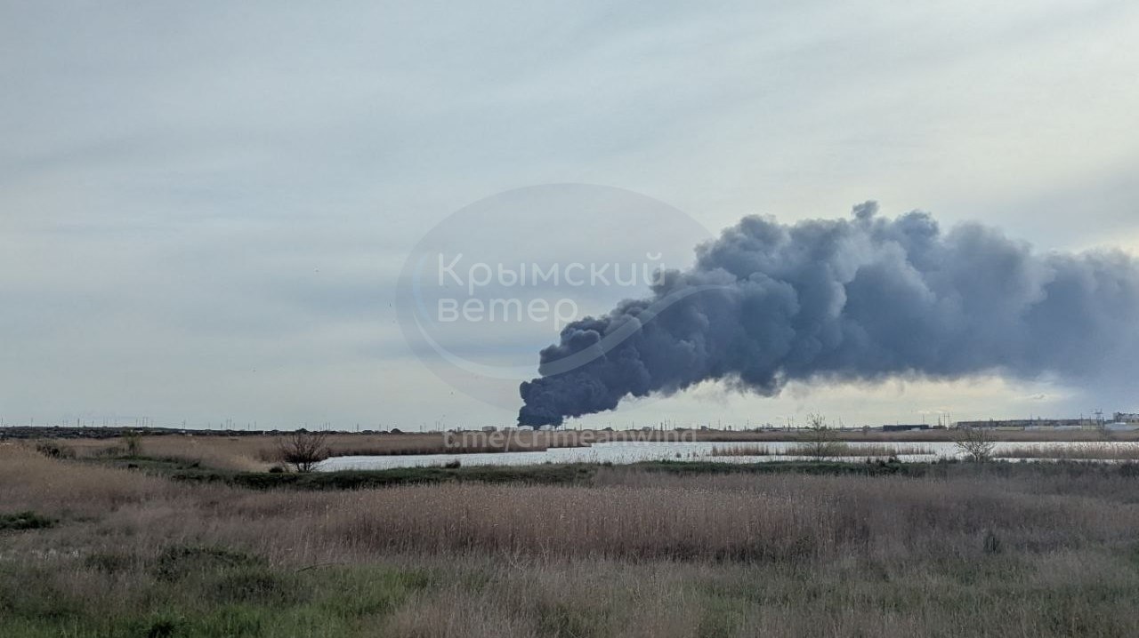 Последствия налета беспилотников на морской нефтяной терминал в Феодосии в ночь на 8 апреля 2026 года